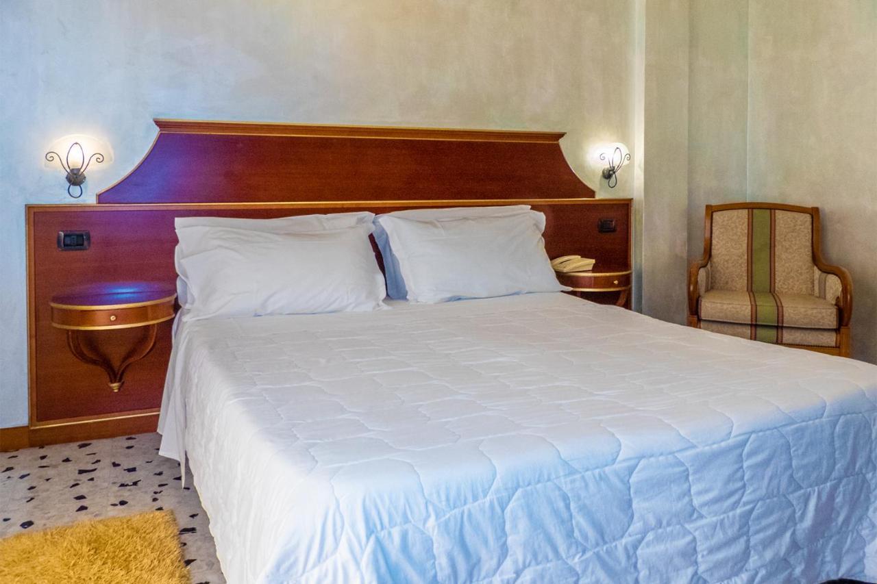 Hotel Astoria Фермо Екстериор снимка