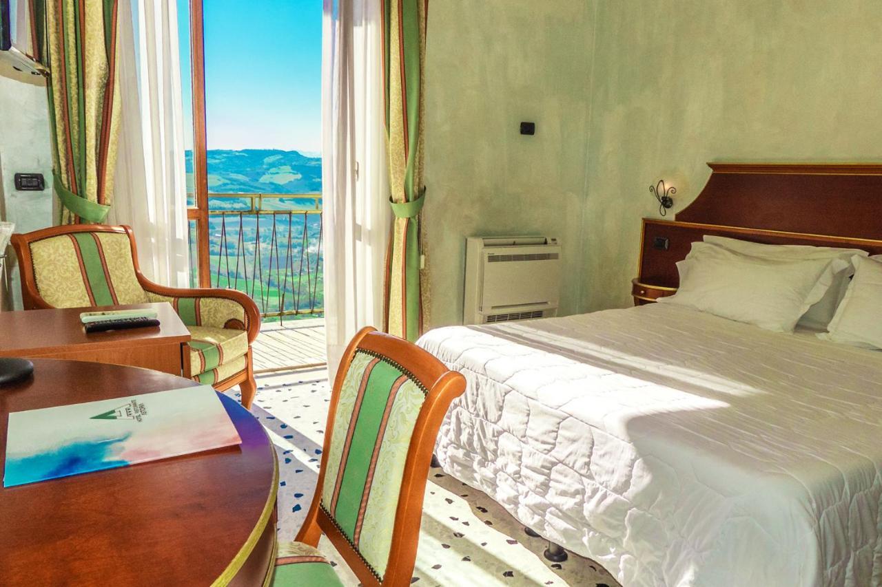 Hotel Astoria Фермо Екстериор снимка