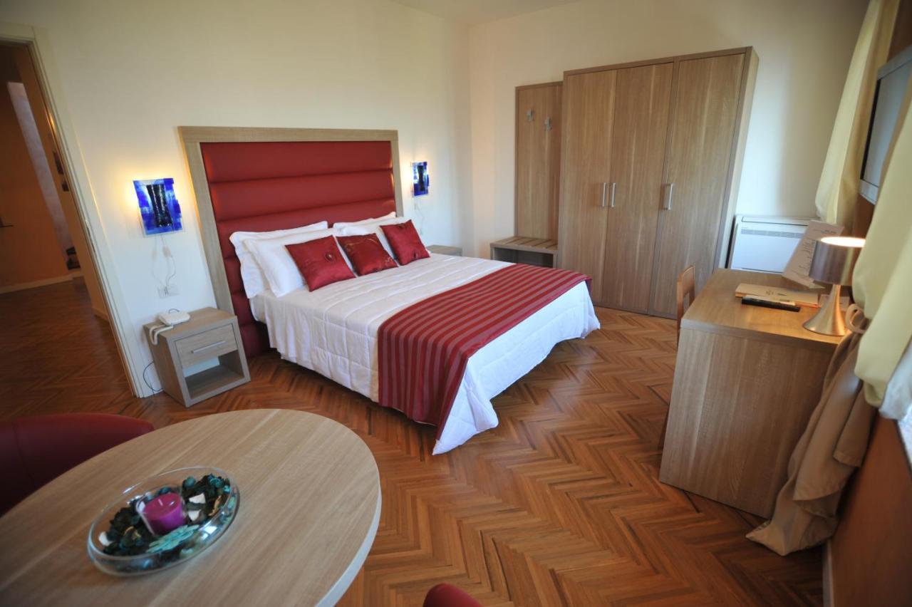 Hotel Astoria Фермо Екстериор снимка