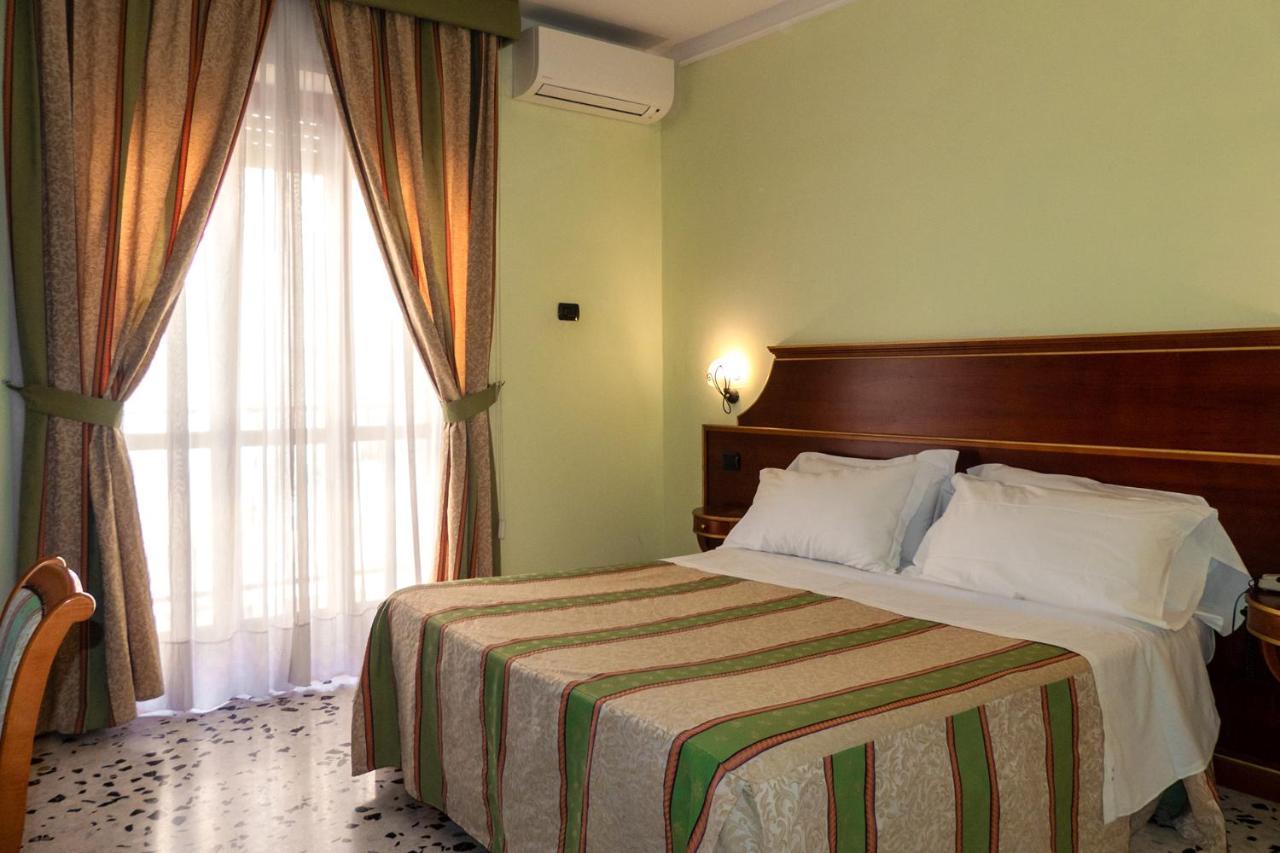 Hotel Astoria Фермо Екстериор снимка