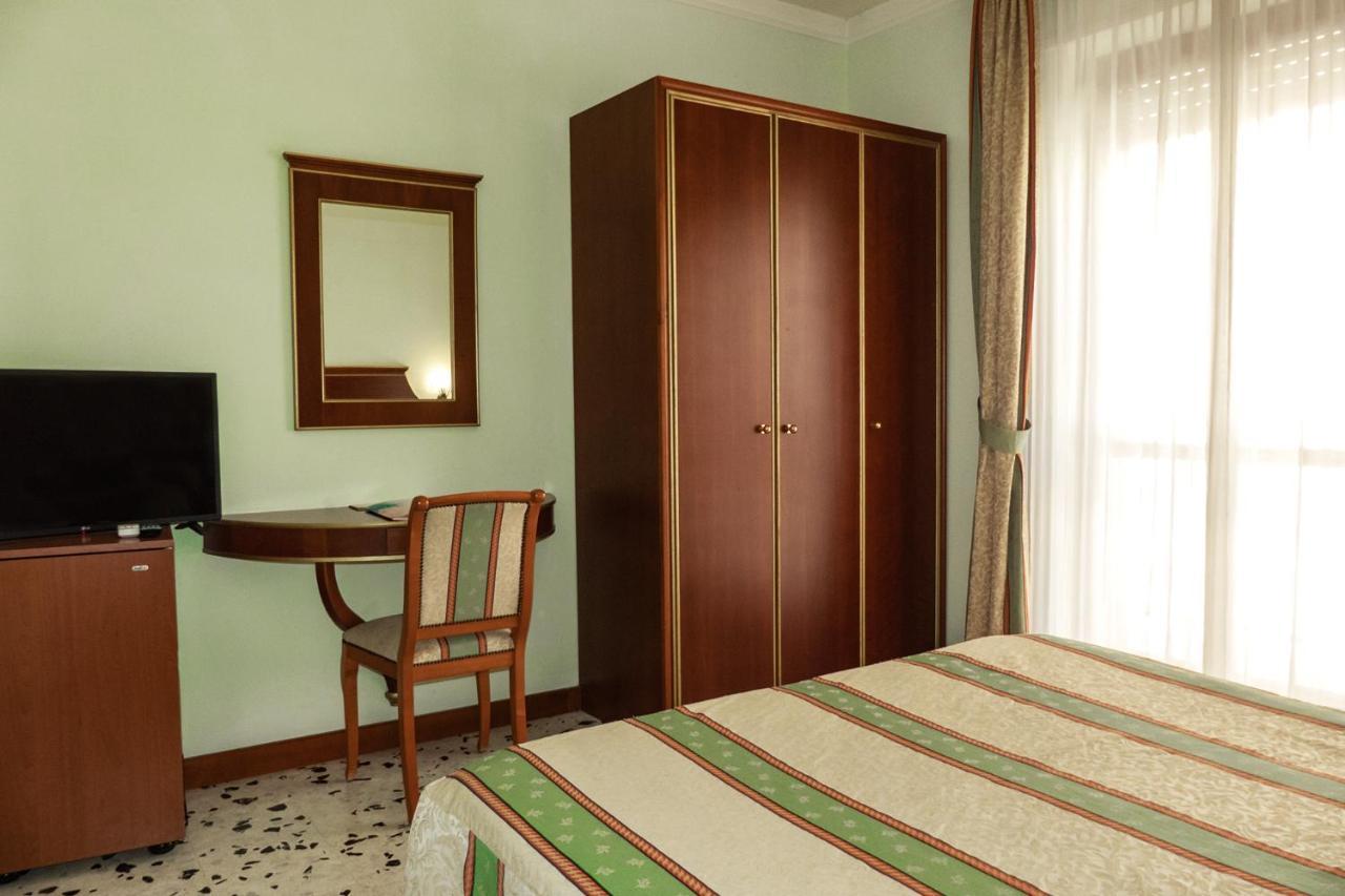 Hotel Astoria Фермо Екстериор снимка