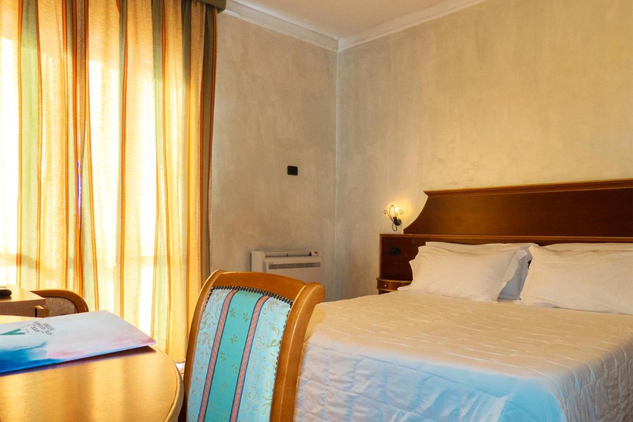 Hotel Astoria Фермо Екстериор снимка