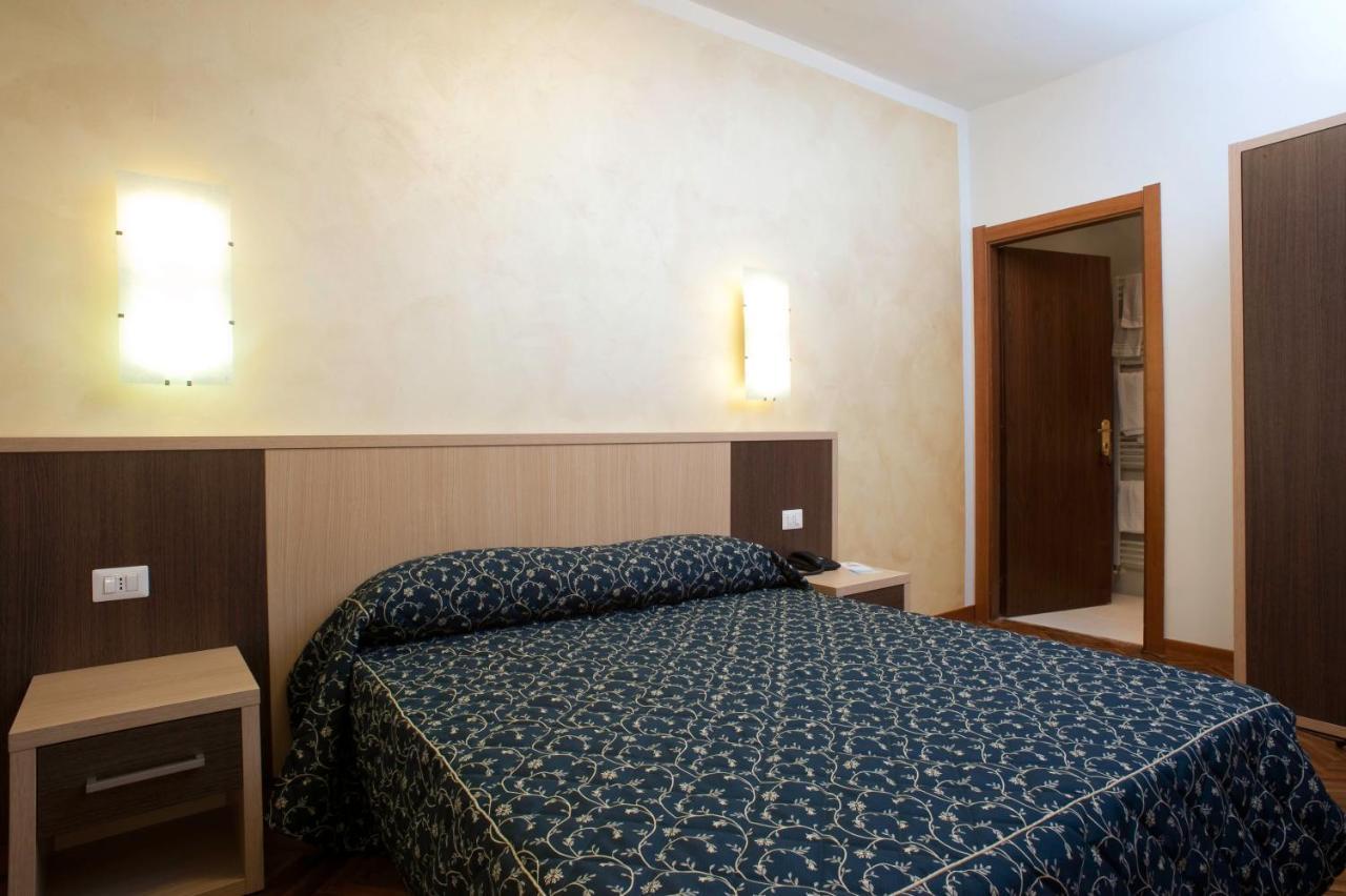 Hotel Astoria Фермо Екстериор снимка