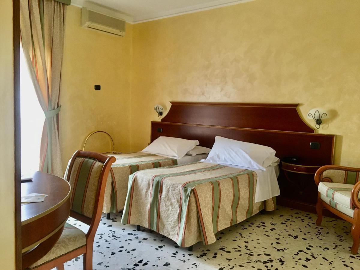 Hotel Astoria Фермо Екстериор снимка