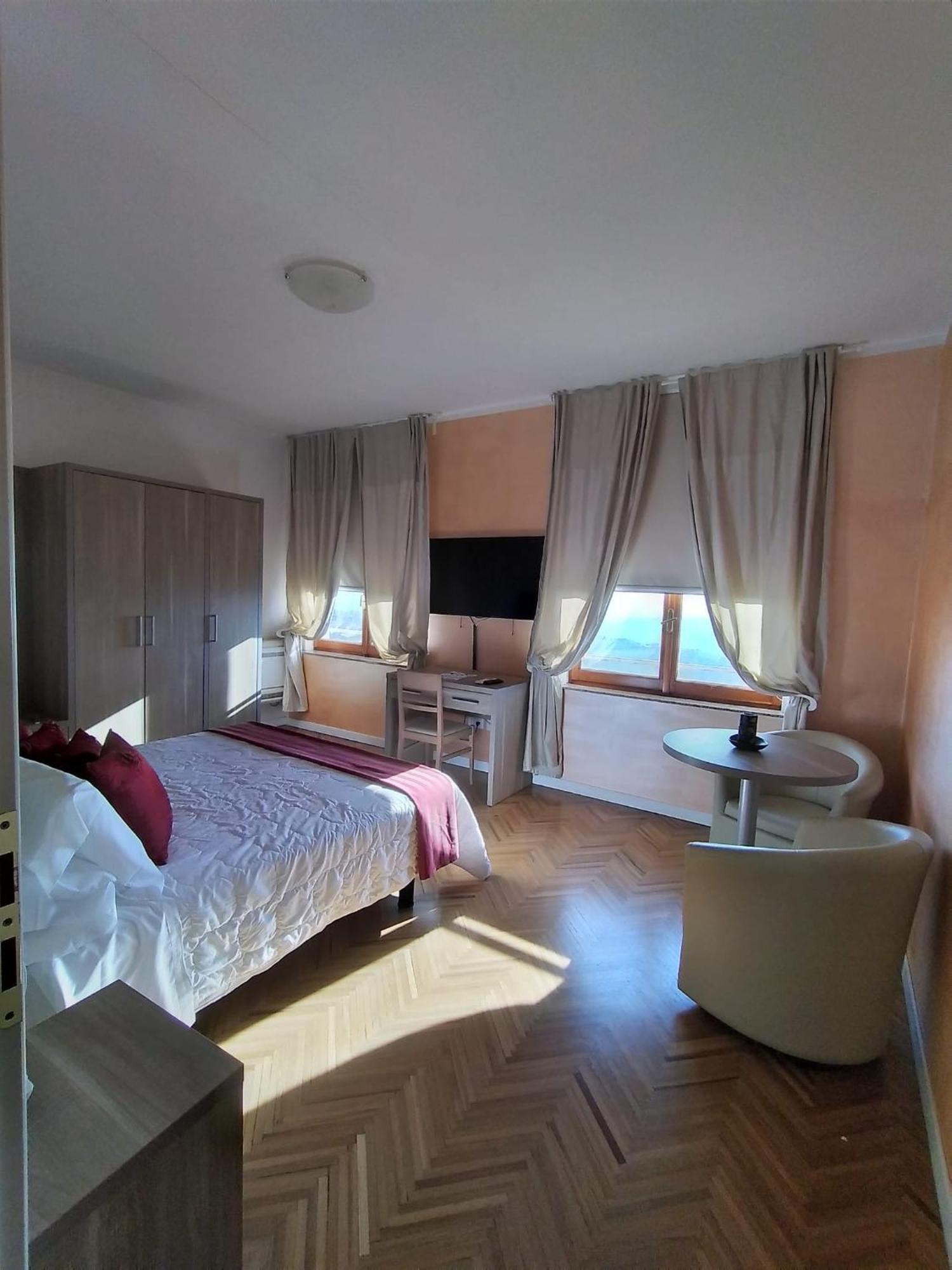 Hotel Astoria Фермо Екстериор снимка